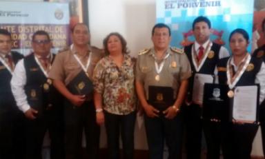 Agentes fueron condecorados por municipio de El Porvenir. Foto: Trujillo en Línea