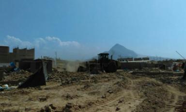 Llevaron cargador frontal para destruir ranchos. Foto: Trujillo en Línea