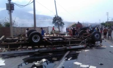 Unidades quedaron totalmente deshechas. Foto: Trujillo en Línea
