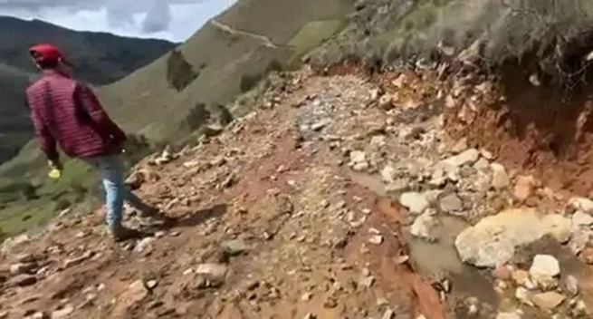 Deslizamientos afectan vías de acceso a distritos Charat y Sinsicap en Otuzco