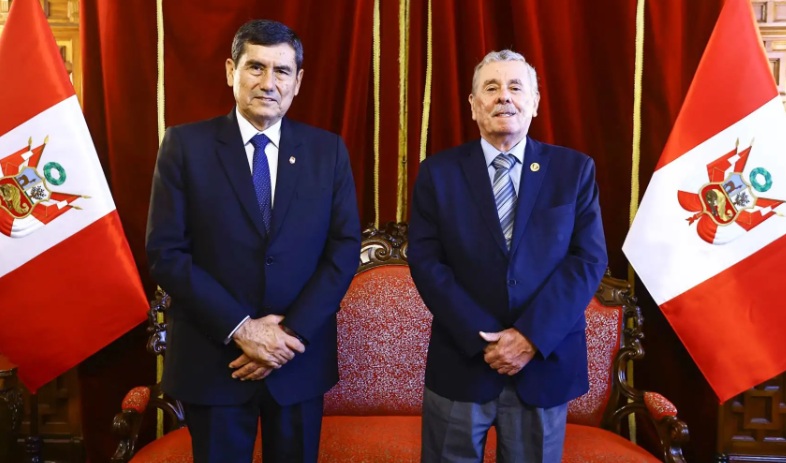 Nuevo premier se reunió con congresista Rospigliosi para garantizar transición ordenada