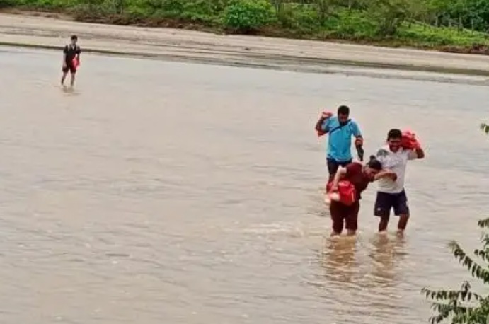 Senamhi advierte que lluvias de moderada a fuerte intensidad seguirán 45 días más en la costa norte y el sur del país