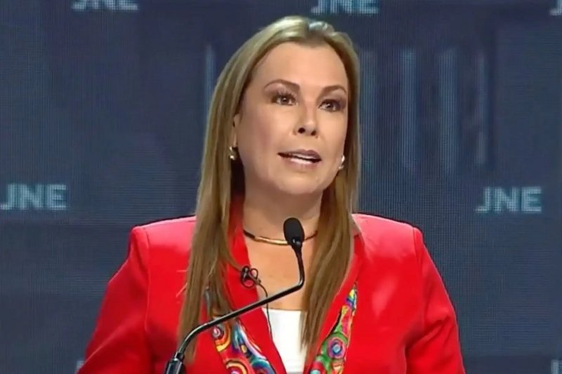Debate presidencial: Fiorella Molinelli propone “escuelas del futuro”