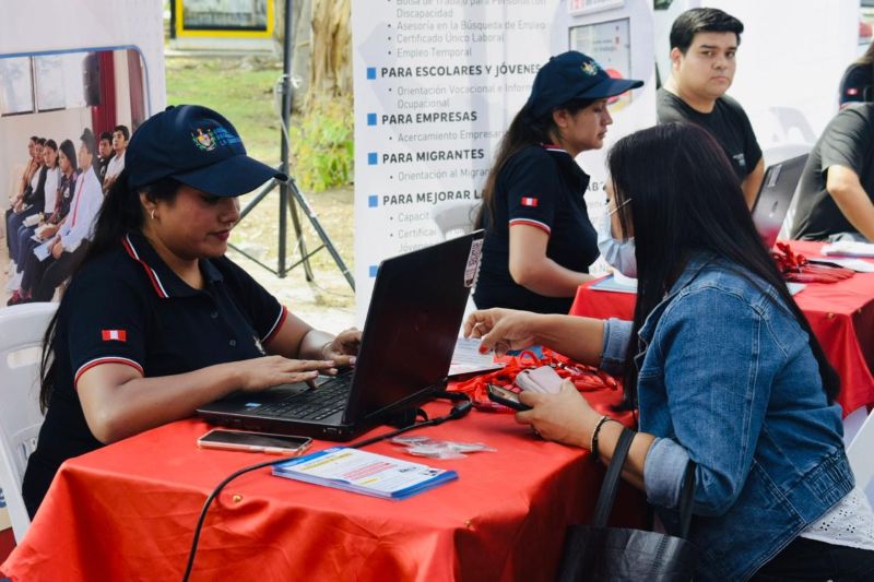 Más de 400 vacantes laborales se ofrecieron en maratón del empleo en Trujillo
