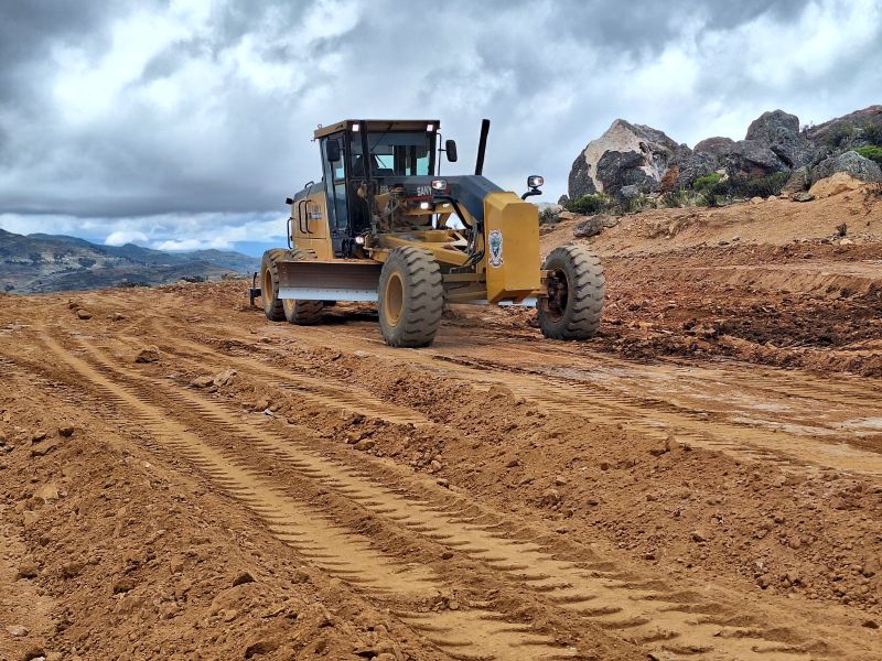 Maquinaria de Carabamba evita el aislamiento de caseríos