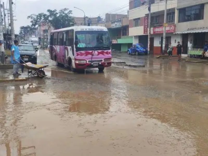 Trujillo soportó lluvia de más de cinco horas que inundó varias calles y avenidas