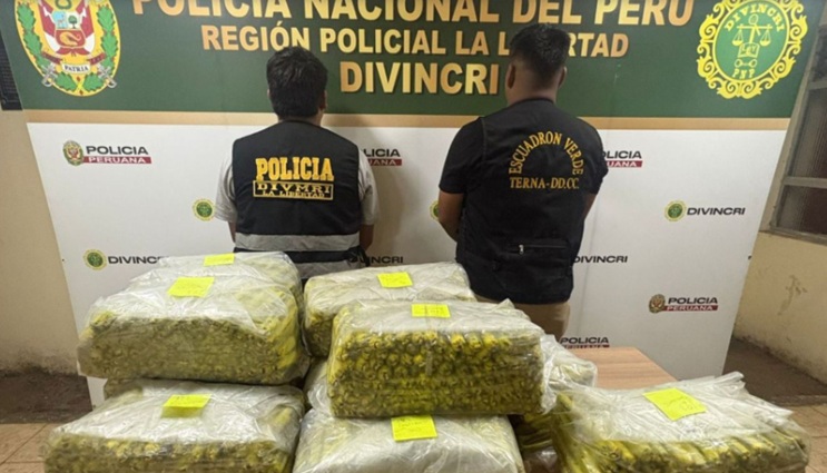 Trujillo: Policía interviene a mujer con arsenal de explosivos que escondía en su vivienda