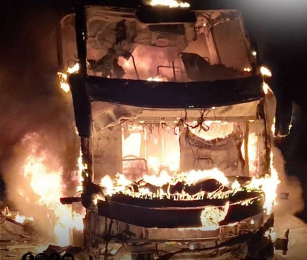 Paiján: 52 pasajeros salvan de morir tras incendio de un bus en la Panamericana Norte