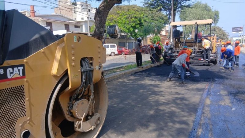 Obra de asfaltado en caliente de la avenida Larco registra 75% de avance