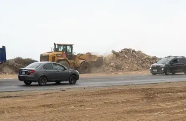Trujillo: retiran más de 6,420 metros cúbicos de desmonte en vía que conecta a Chan Chan