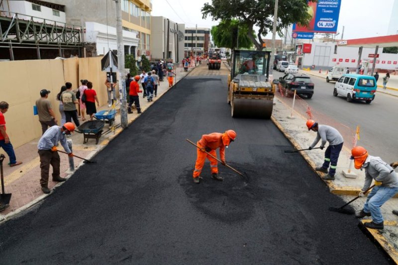 Trujillo: aplican carpeta integral de asfalto en caliente en la avenida Larco