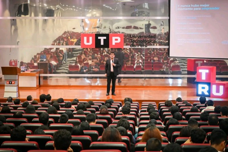 UTP Trujillo reunió a expertos de Perú, México y República Dominicana para analizar las estrategias que marcarán el futuro de los negocios globales