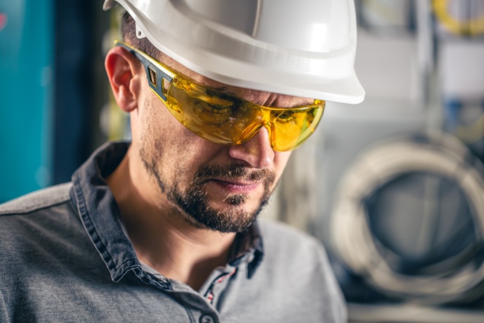 ¿Sabes cómo cuidar tus ojos en el entorno laboral?
