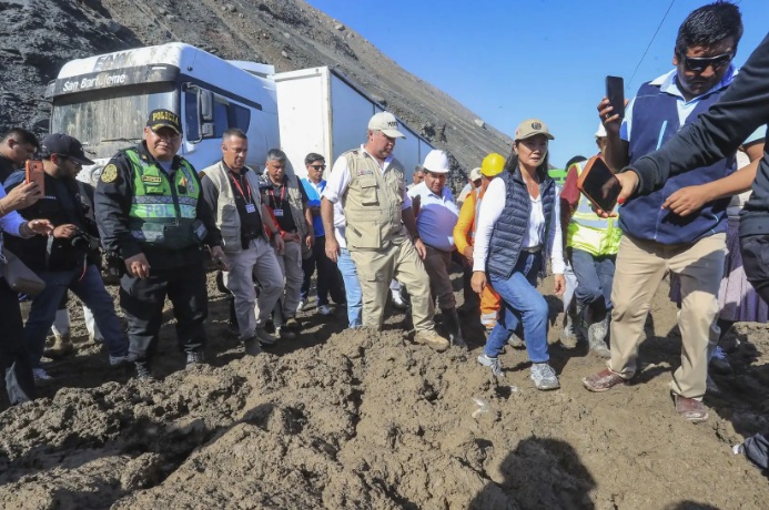 Presidenta: “En 29 vuelos del puente aéreo se trasladó a 650 personas en Arequipa”