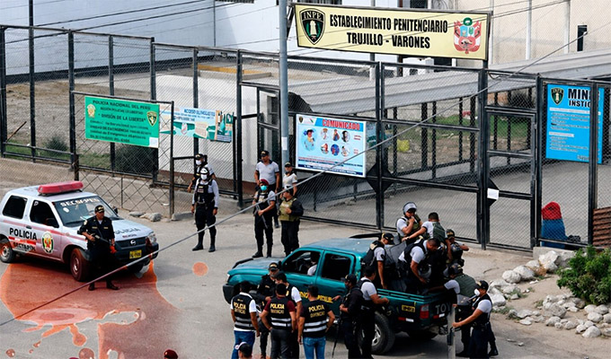 Enfrentamiento en el penal El Milagro deja un agente herido