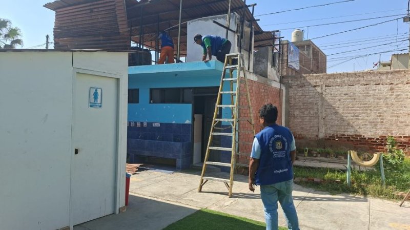 Trujillo: municipalidad provincial desmonta y repara techo de colegio en Víctor Larco