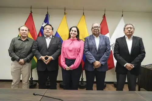 Delegación peruana respalda propuesta que impulsa corredor ferroviario