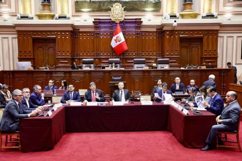 Comisión Bicameral de Presupuesto recibe sustentación de crédito suplementario