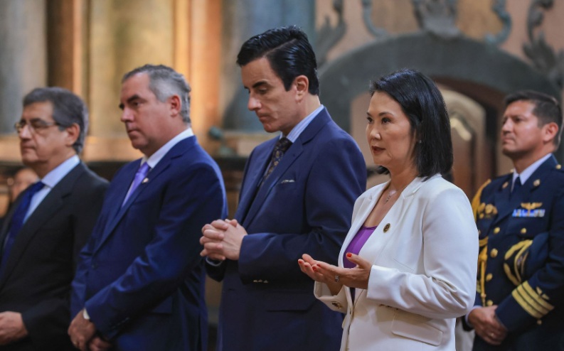 Presidenta Fujimori participó en misa por la Nación y elevó oraciones por la salud del papa