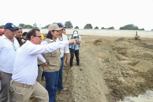 Presidenta supervisa obra de prevención ante El Niño en La Libertad