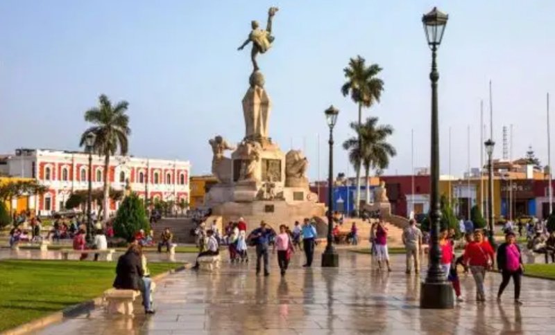 Trujillo soporta ola de calor, temperatura alcanzó los 30.6°C, el registro más alto del año informa el Senamhi
