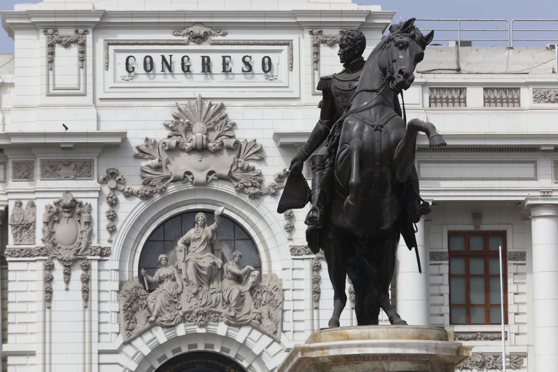 Congreso rechazo ante cualquier forma de intromisión nacional en sus decisiones