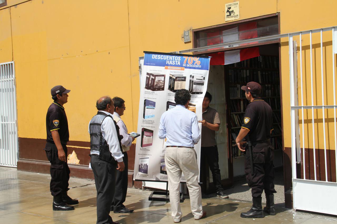 ​​Municipio retira publicidad irregular en Centro Histórico