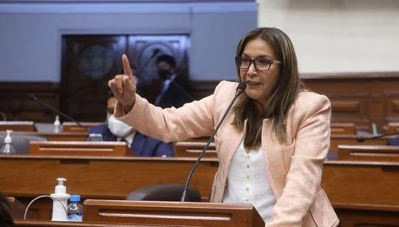 Congresista Magaly Ruiz cesó a su asesor principal Johnny Romero tras escándalo