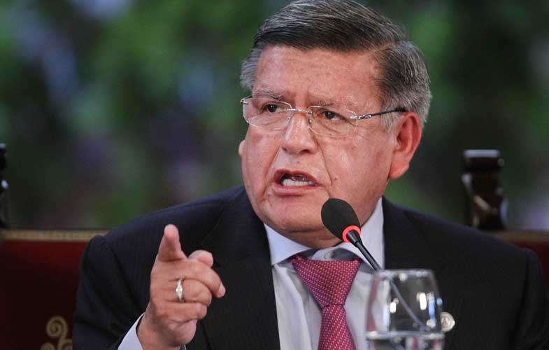 César Acuña aclara: “Yo no le he regalado un Rolex a la presidenta Dina Boluarte” 