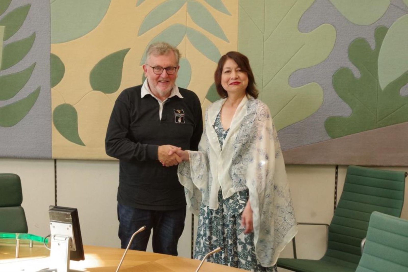 Canciller Gervasi sostuvo reunión con presidente de Grupo Parlamentario de Reino Unido