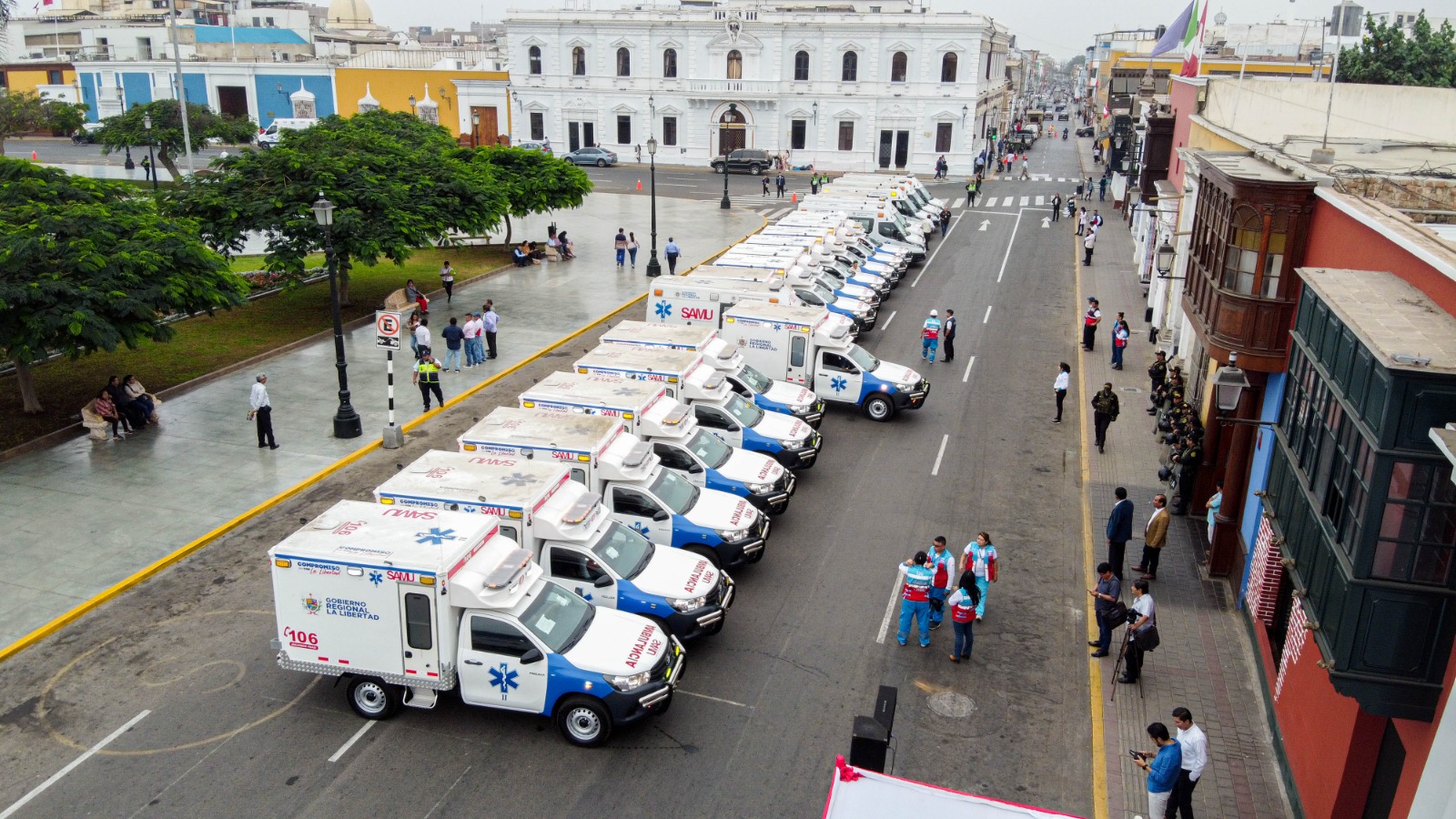 La Libertad: entregan 38 modernas ambulancias a siete redes de salud