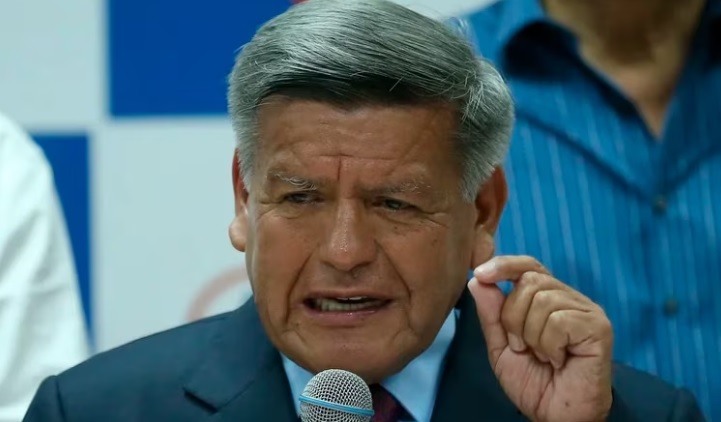 Acuña tras chats con su hermano Héctor por la presidencia del Congreso: “No hay nada de malo”