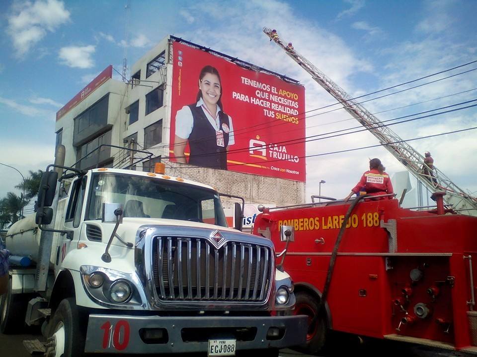 Se registró incendio en edificio de la Caja Municipal de Trujillo 