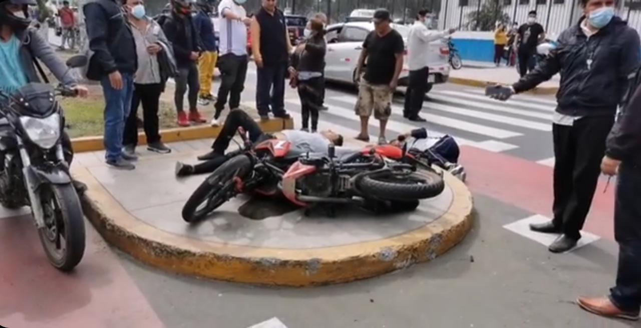 Trujillo: pareja resultó herida tras salir disparada de motocicleta