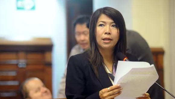 María Cordero fue suspendida 120 días por recortarle el salario a su personal de trabajo