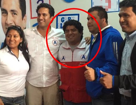 Revelan fotografías de gerente regional en campaña política