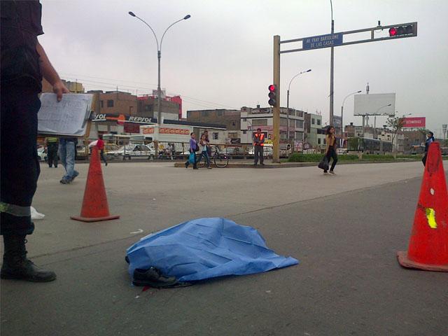 Trujillo: mujer muere atropellada por un taxi en la Vía Evitamiento