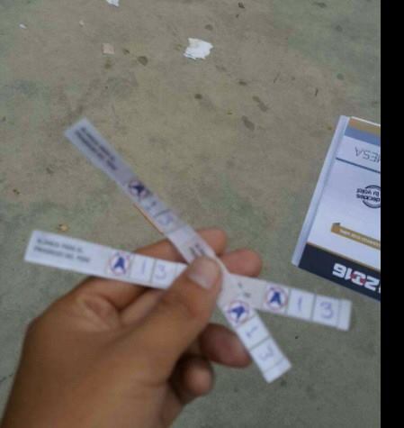 Huamachuco: reparten propaganda de APP en los exteriores de centro de votación