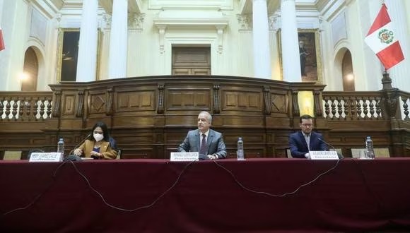 Comisión Constitución continúa el martes 14 debate de reforma política