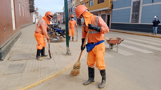 Maquinaria del Ministerio de Vivienda se sumará a la limpieza de Trujillo