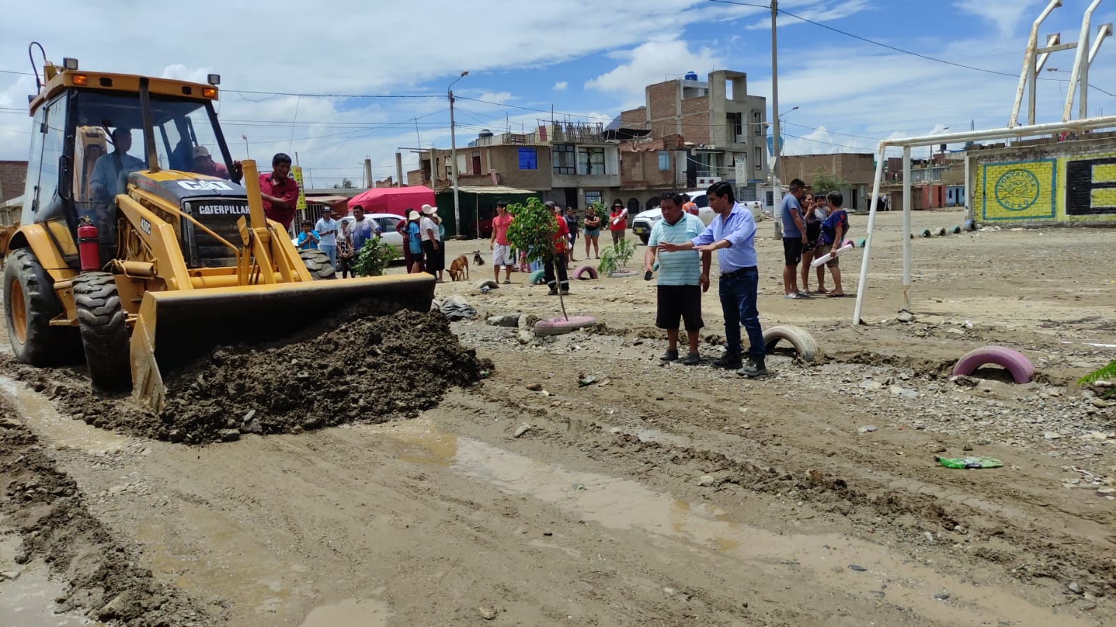 Damnificados por huaico en El Milagro reciben ayuda humanitaria