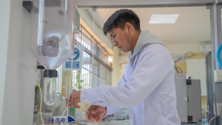 Universitario investiga la goma de tara para crear productos que ayuden a prevenir enfermedades