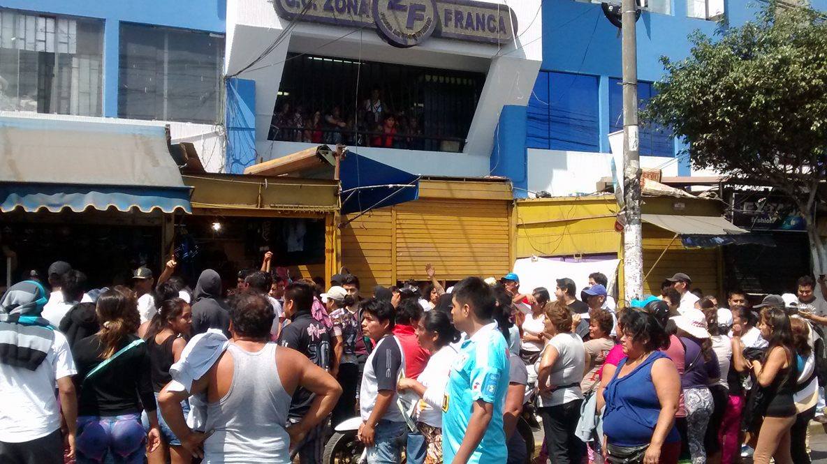 Comerciantes ambulantes amenazaron con saquear puestos de vendedores formales