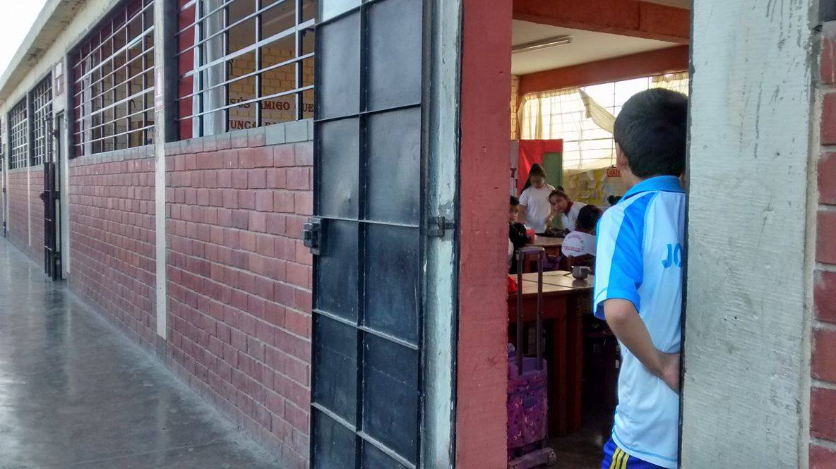 La Esperanza: Padres de familia exigen culminar mejoramiento de colegio 