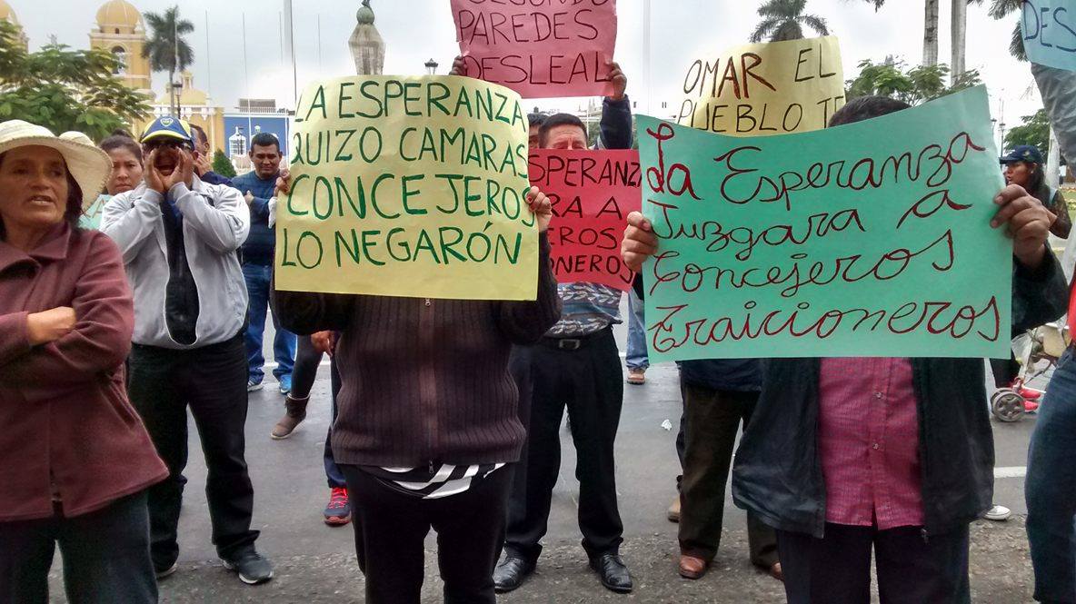 Pobladores de La Esperanza se movilizaron por ausencia de consejeros regionales