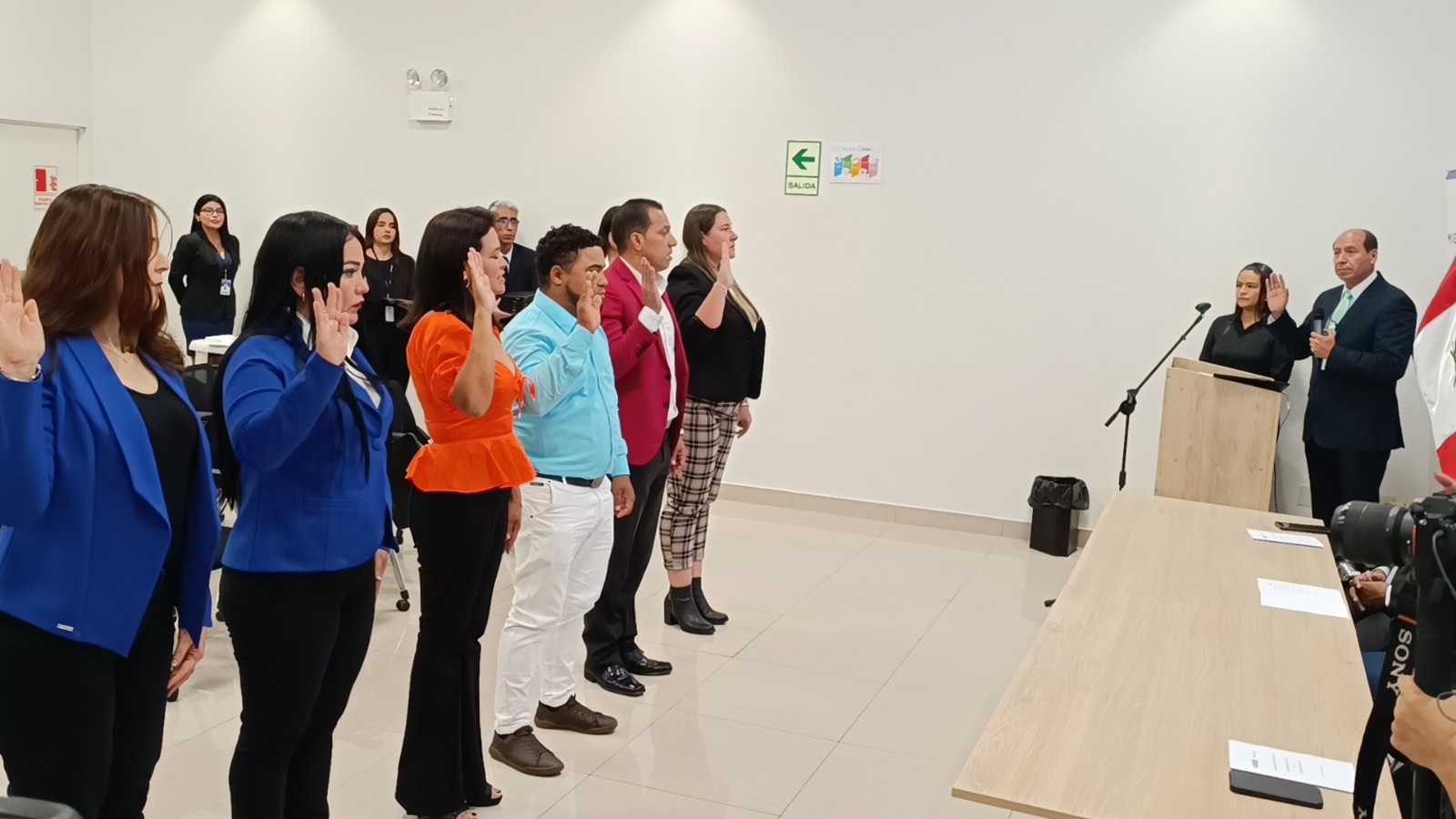 Migraciones otorga la nacionalidad peruana a seis ciudadanos en Trujillo