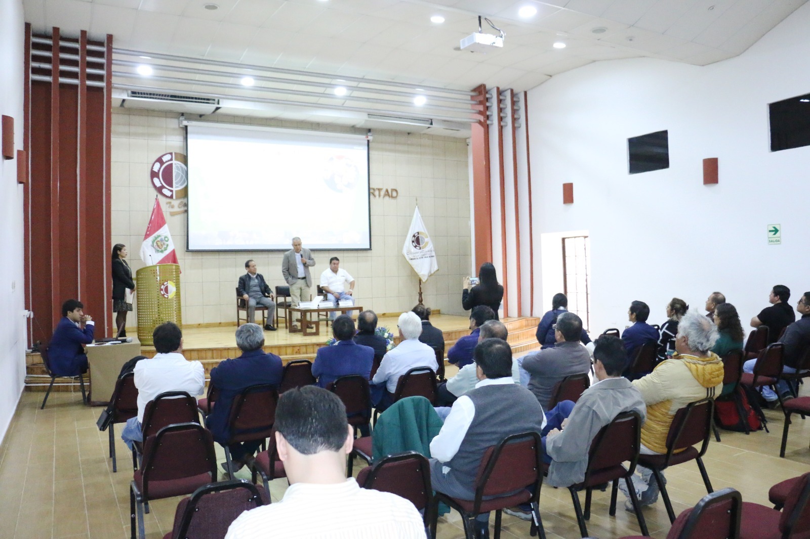 Proponen plan piloto para reforzar sanidad avícola en el norte del país