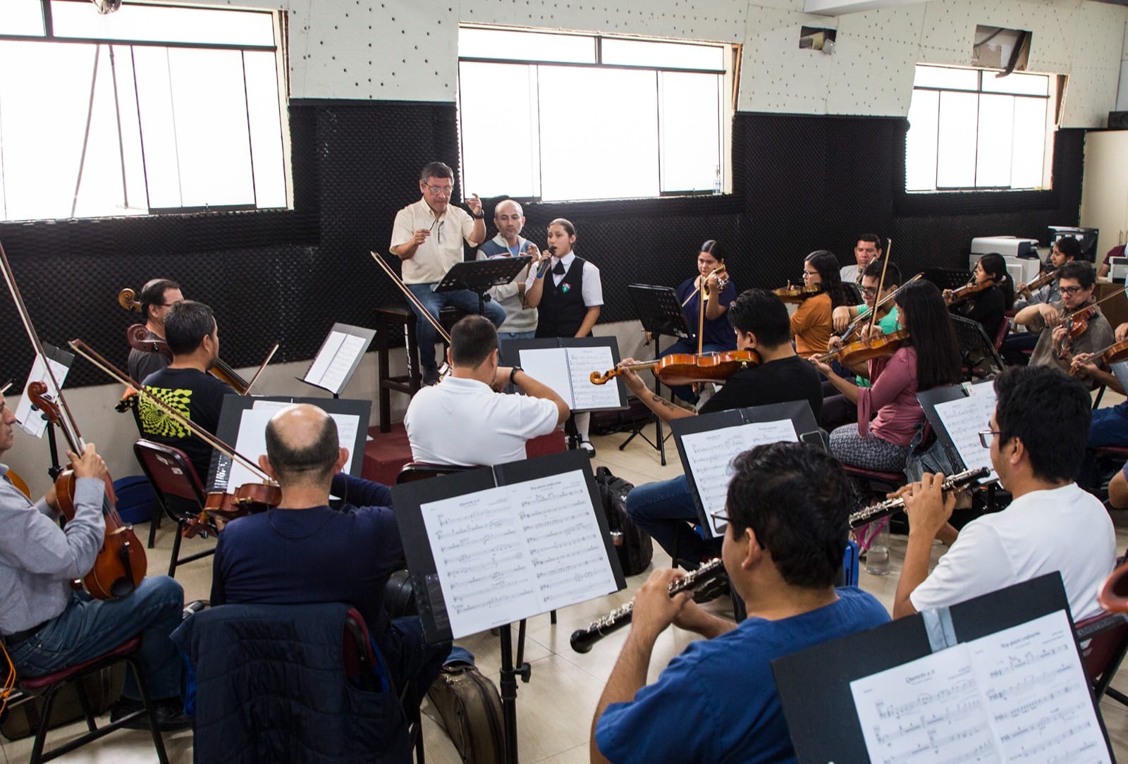  Orquesta Sinfónica de Trujillo y Arce Rojo ofrecen homenaje a la música de los 80