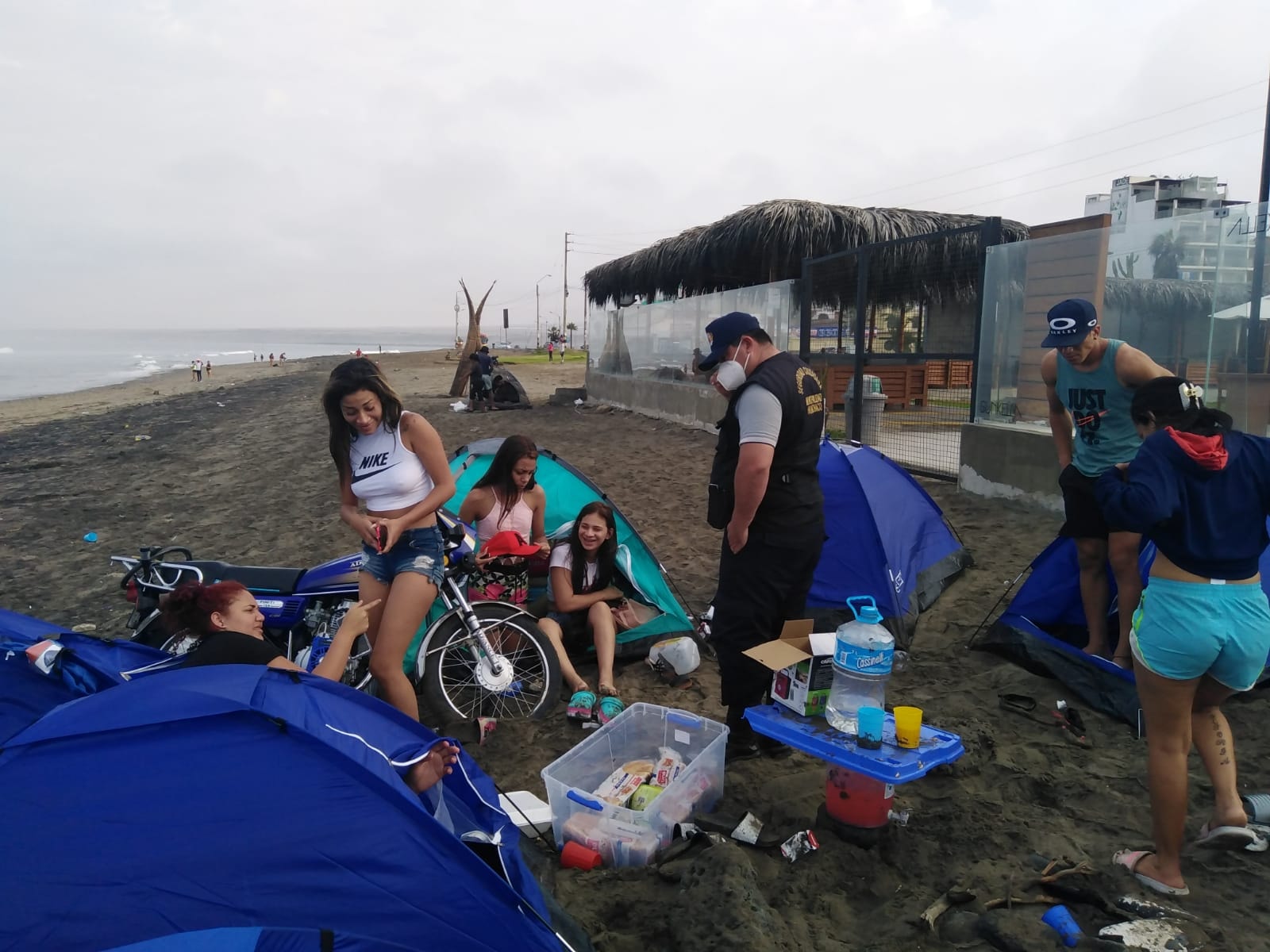 Huanchaco: intervienen a extranjeros por ingresar a la playa pese a prohibición por la pandemia