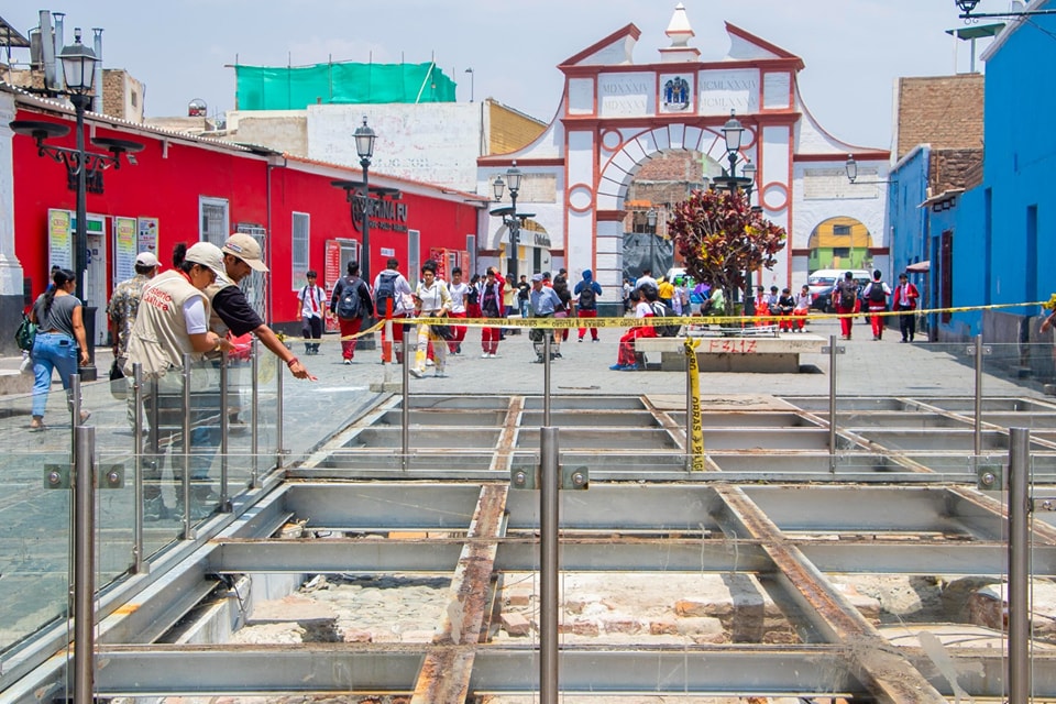 Retiran vidrios de protección de antiguo sistema de abastecimiento de agua de época colonial